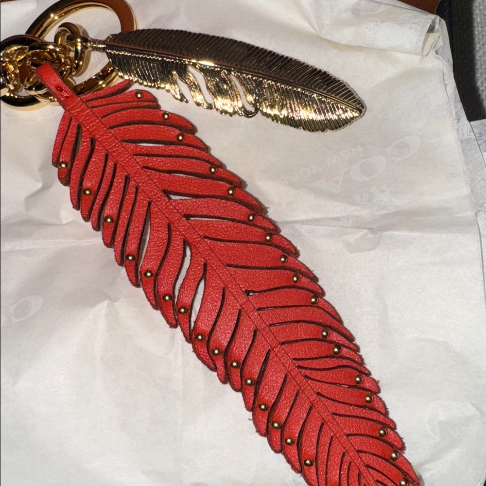 NWOT , Coach vintage red leather/ gold feather key/bag charm. - Picture 4 of 7